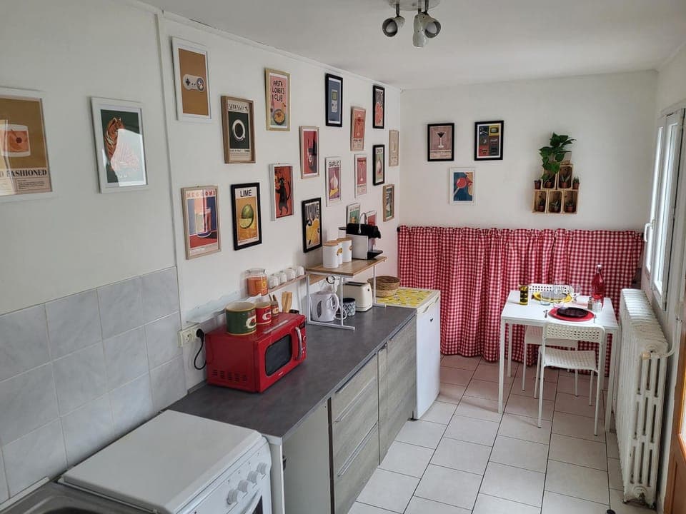 Kitchen or kitchenette