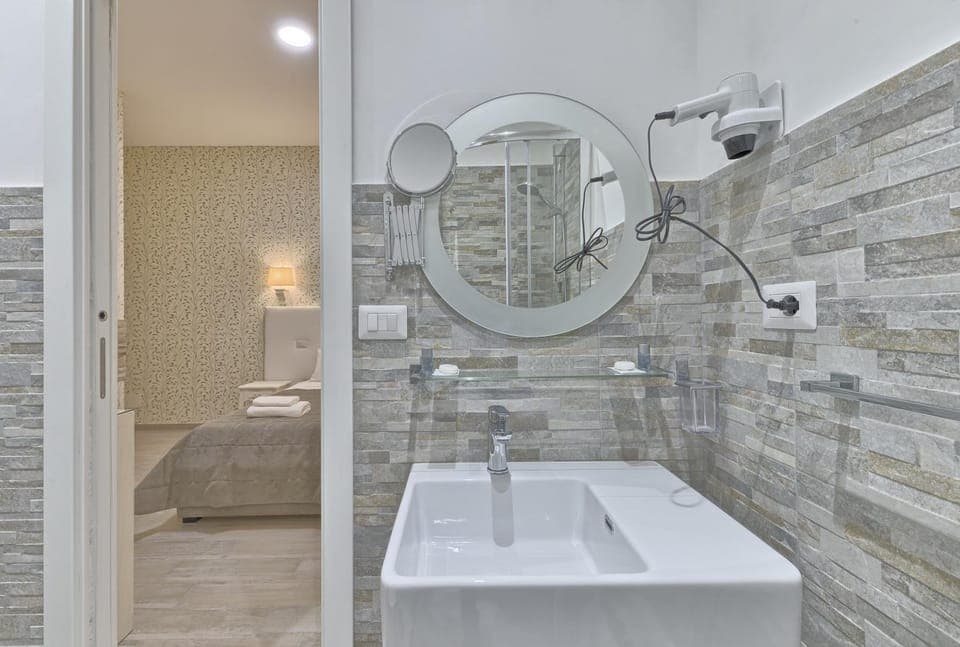 Bathroom, Decorative detail