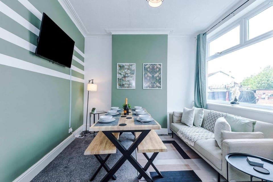 TV and multimedia, Living room, Seating area, Dining area