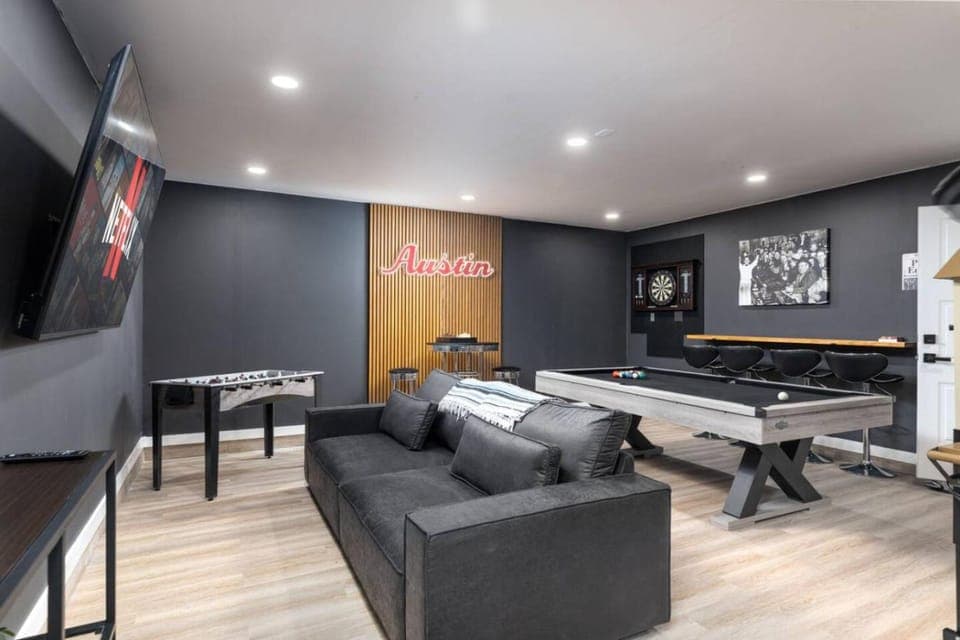 Communal lounge/ TV room, Game Room, TV and multimedia, Evening entertainment