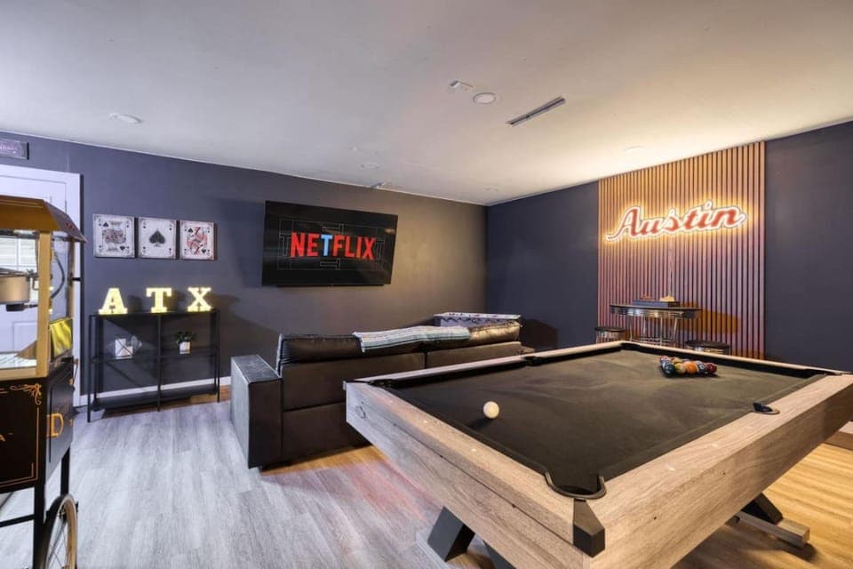 Billiard, Game Room