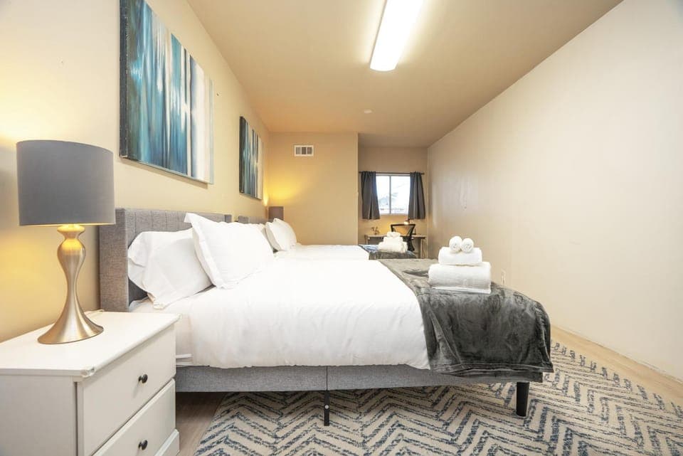 Bed, Photo of the whole room, Bedroom