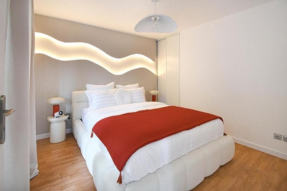 Bed, Photo of the whole room, Bedroom