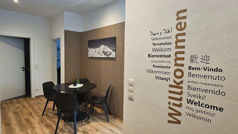 Facade/entrance, Living room, Seating area