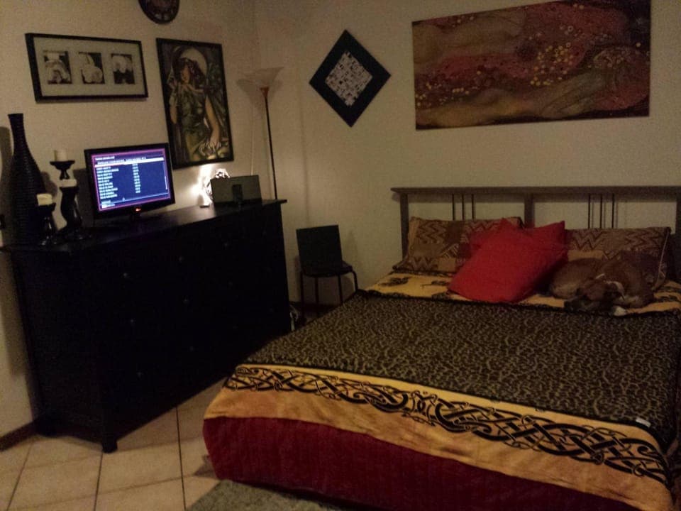 Photo of the whole room, Bedroom