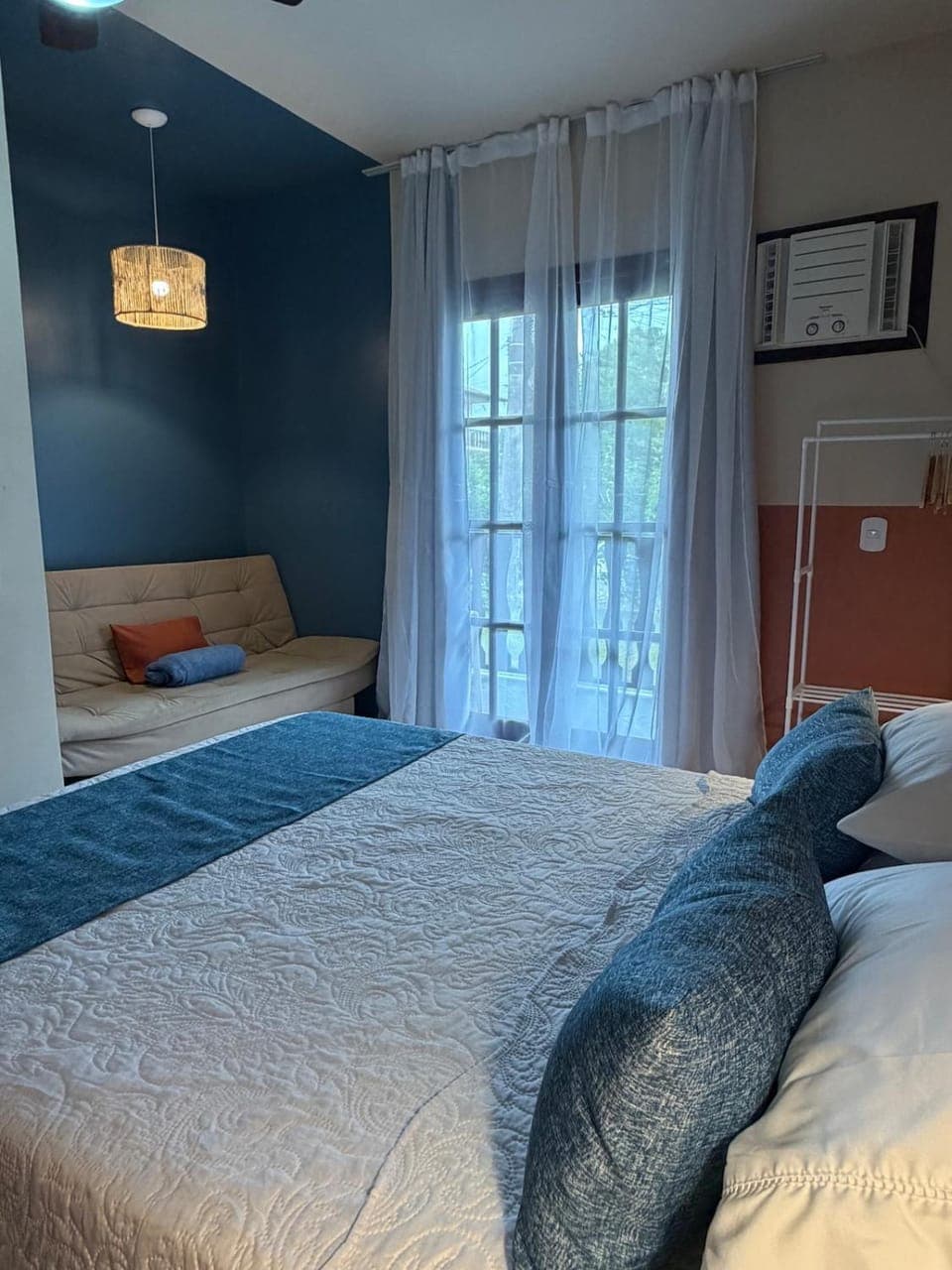 Bed, Photo of the whole room, Bedroom, air conditioner