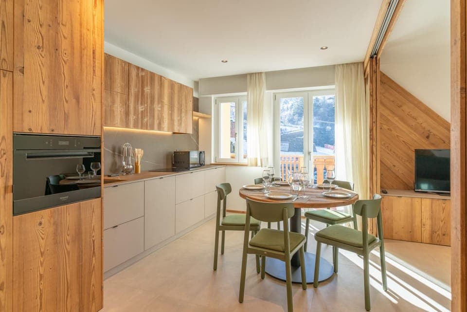 TV and multimedia, Kitchen or kitchenette, Dining area