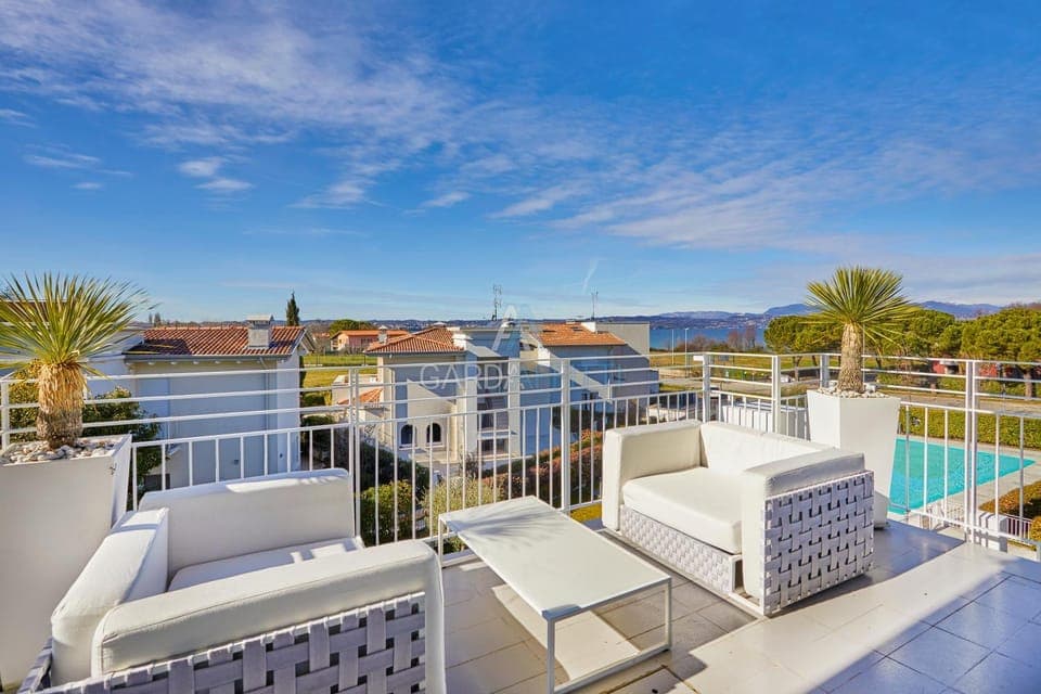 Balcony/Terrace, Lake view, Pool view