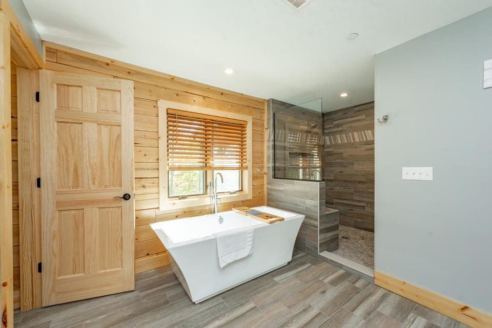 Wispering Rapids House in McHenry