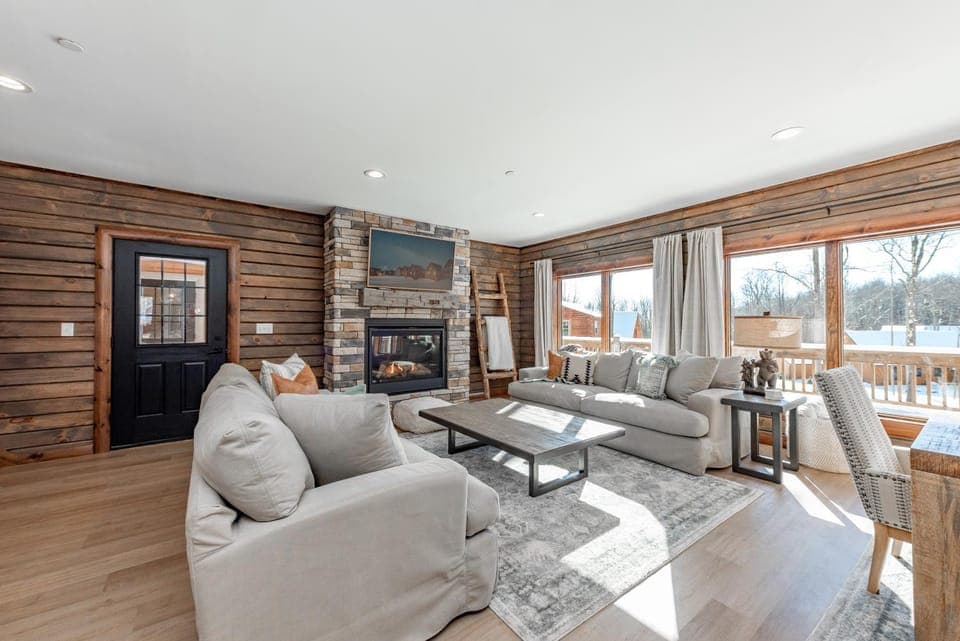 Bear Moon Lodge House in Deep Creek Lake