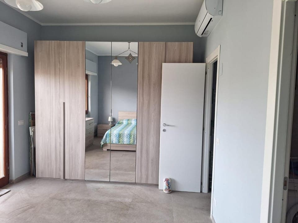 Photo of the whole room, wardrobe