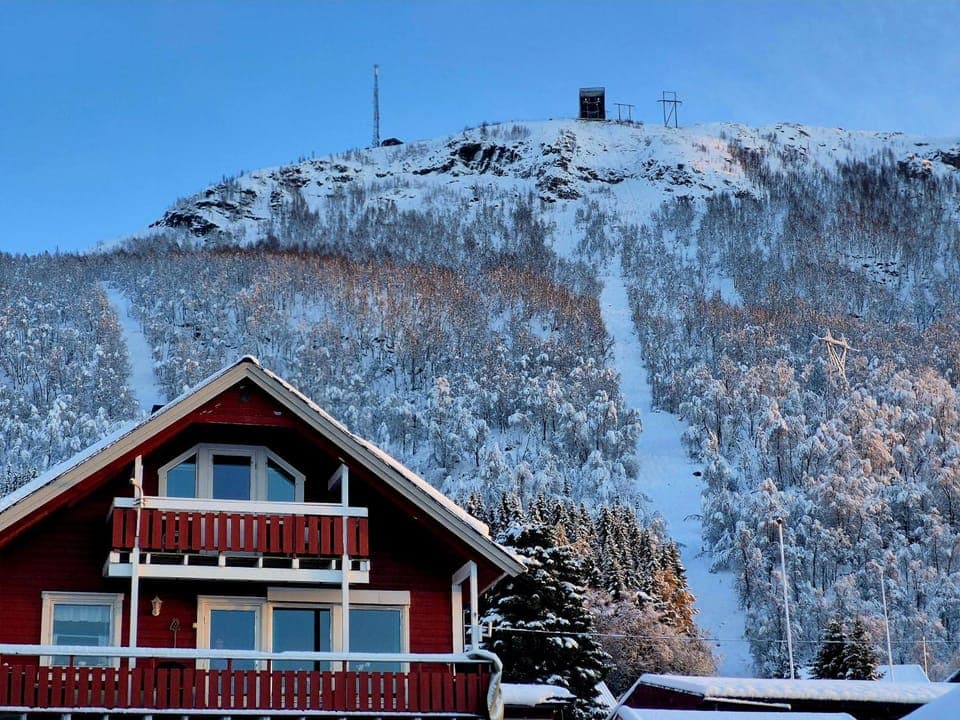 Fjellheisen Lodge l Amazing Sea & Mountain View Apartment in Tromso