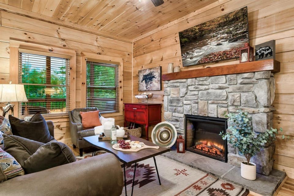 Indoor Swim Spa & Hot Tub, Mountain Views House in Gatlinburg