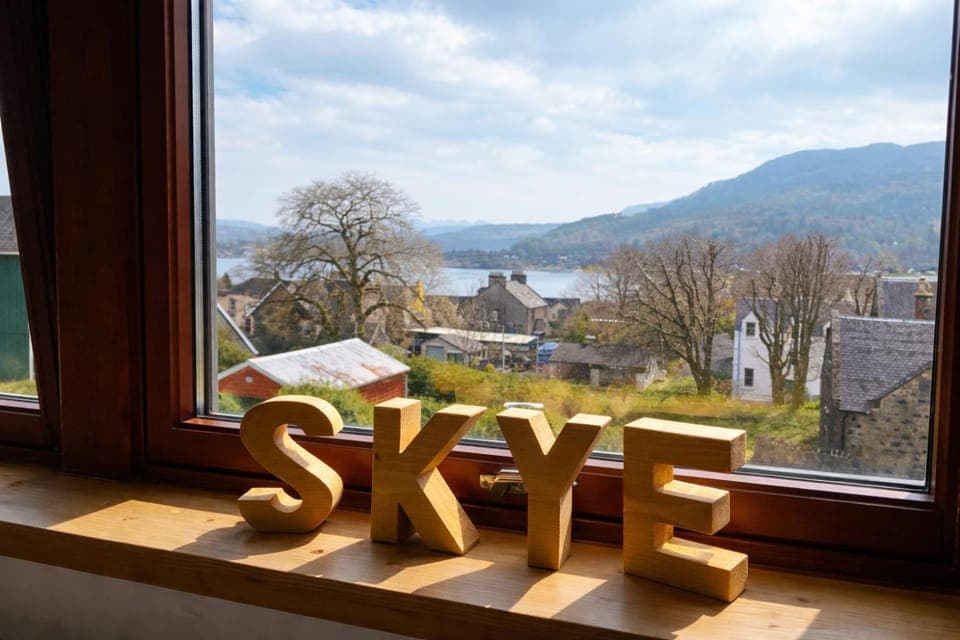 Nearby landmark, Day, Natural landscape, Lake view, Mountain view