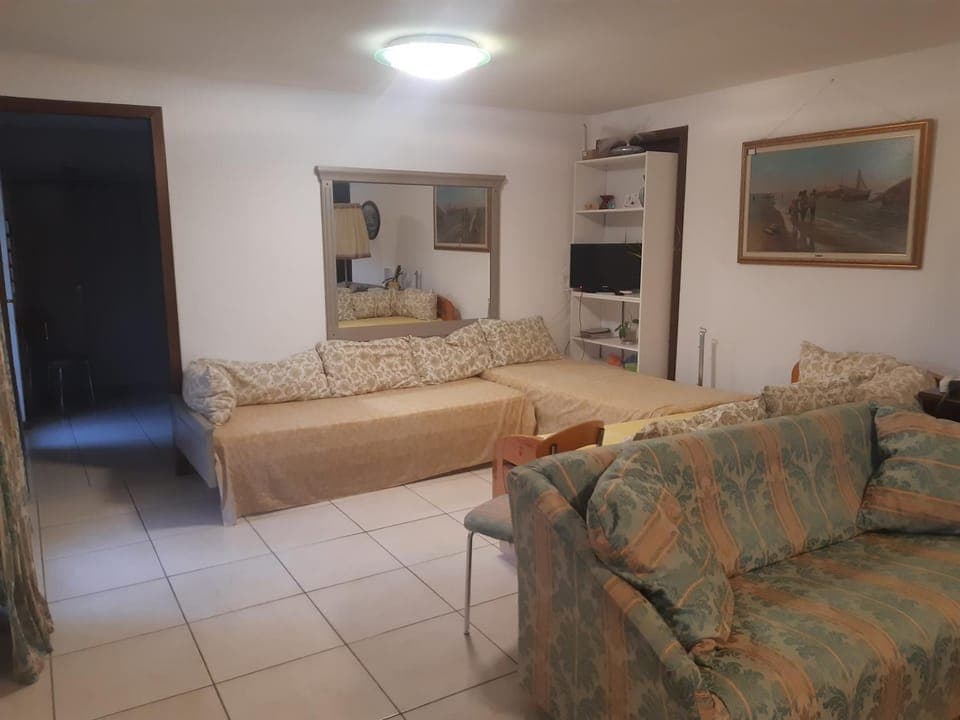 Bed, TV and multimedia, Living room