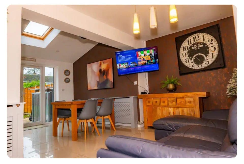 Communal lounge/ TV room