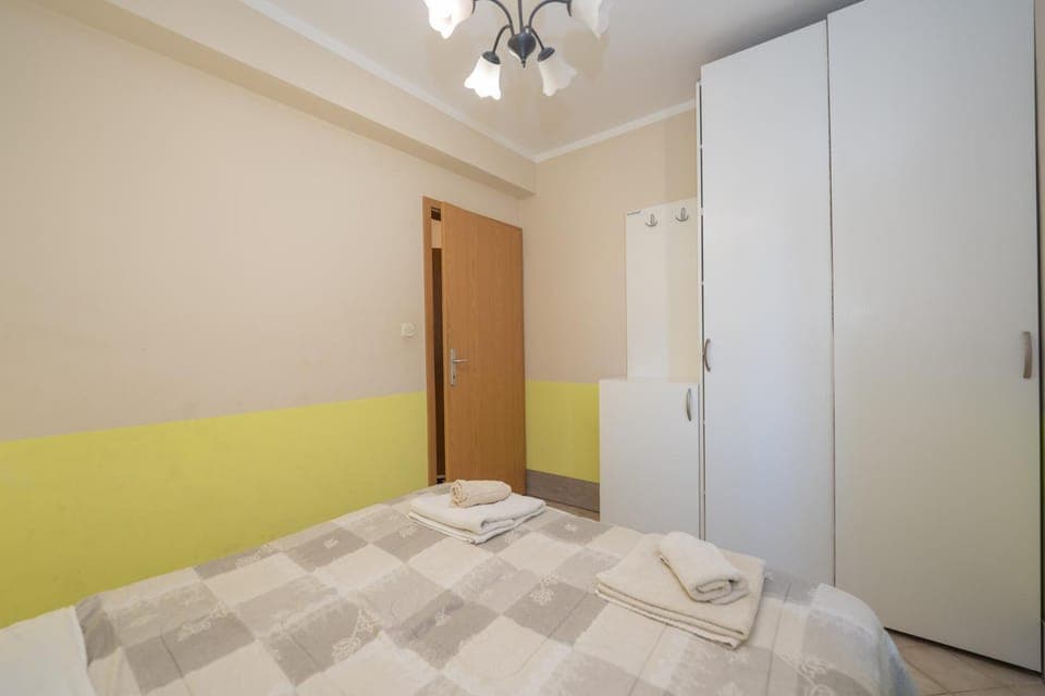 Bedroom, wardrobe