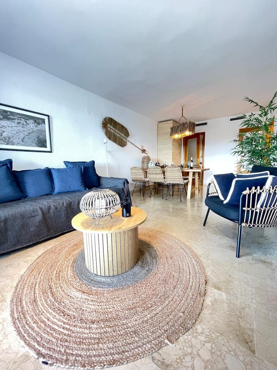 Living room, Seating area, Dining area