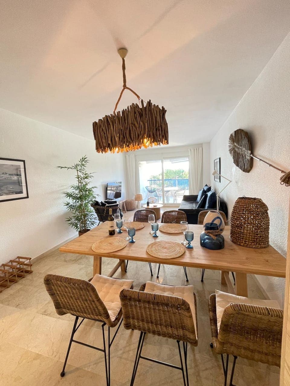 Living room, Seating area, Dining area