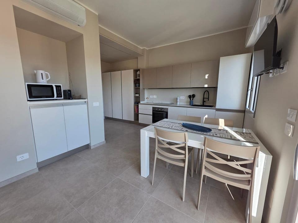 Dining area, kitchen