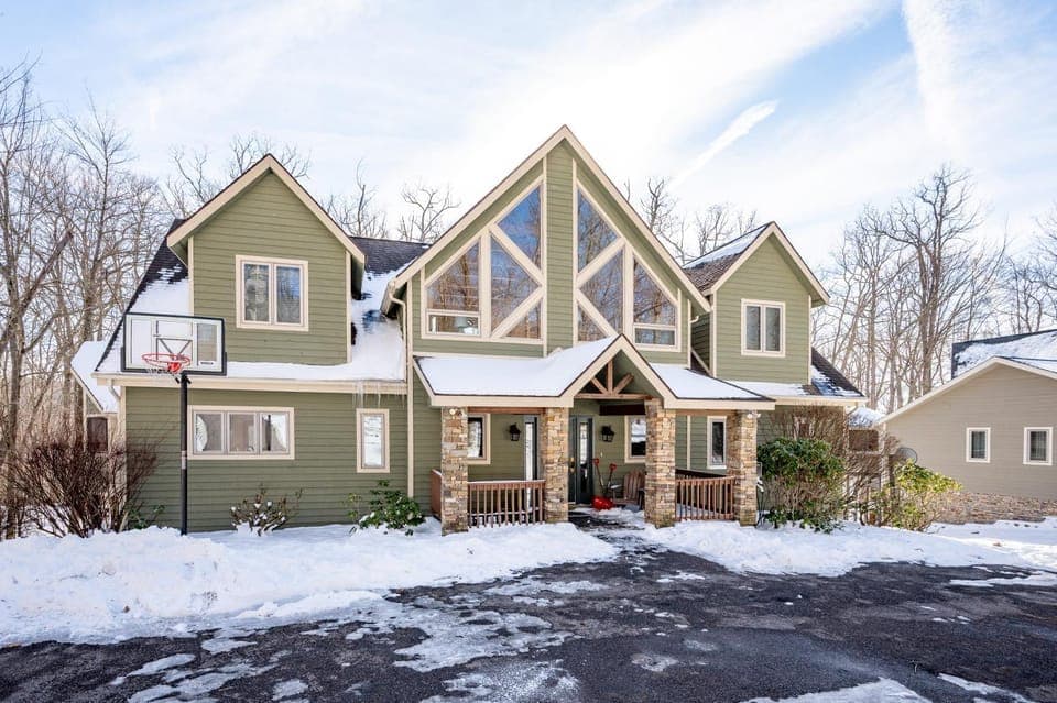 Waterfront Chateau House in Deep Creek Lake