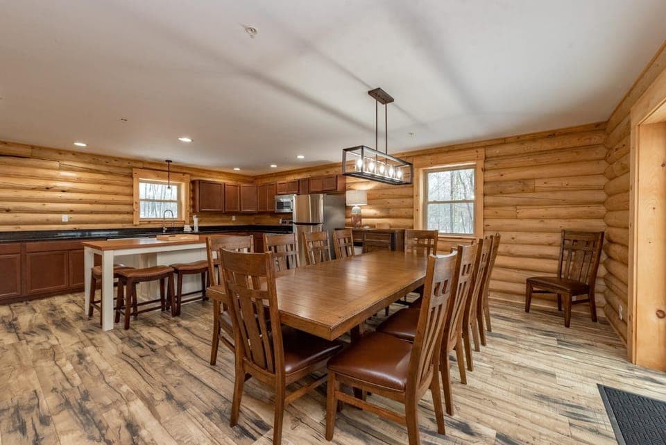 Timber Run Lodge House in McHenry