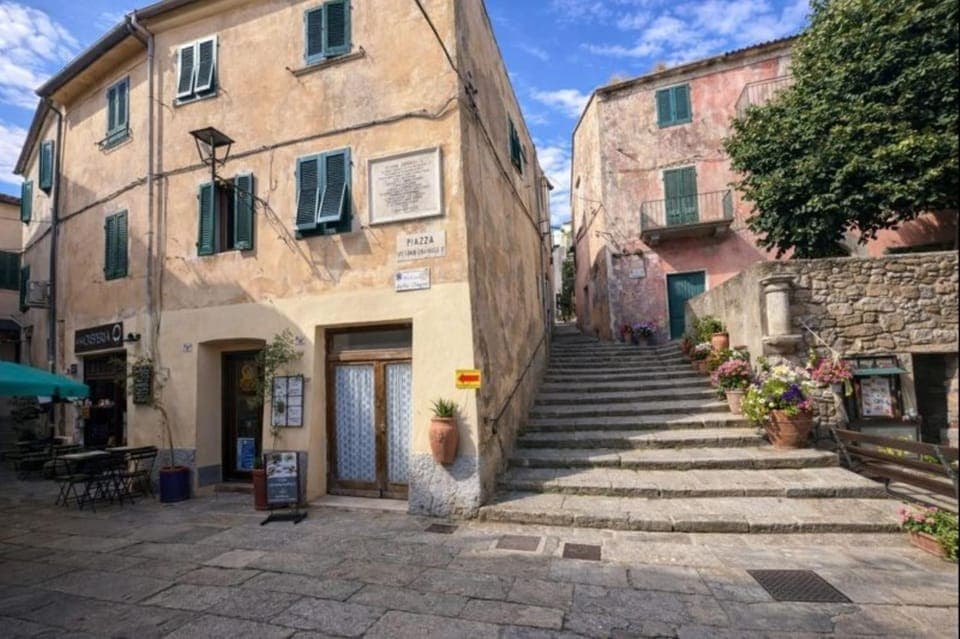 Neighbourhood, Street view