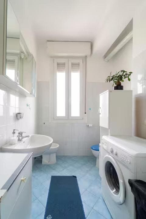 Bathroom, washing machine