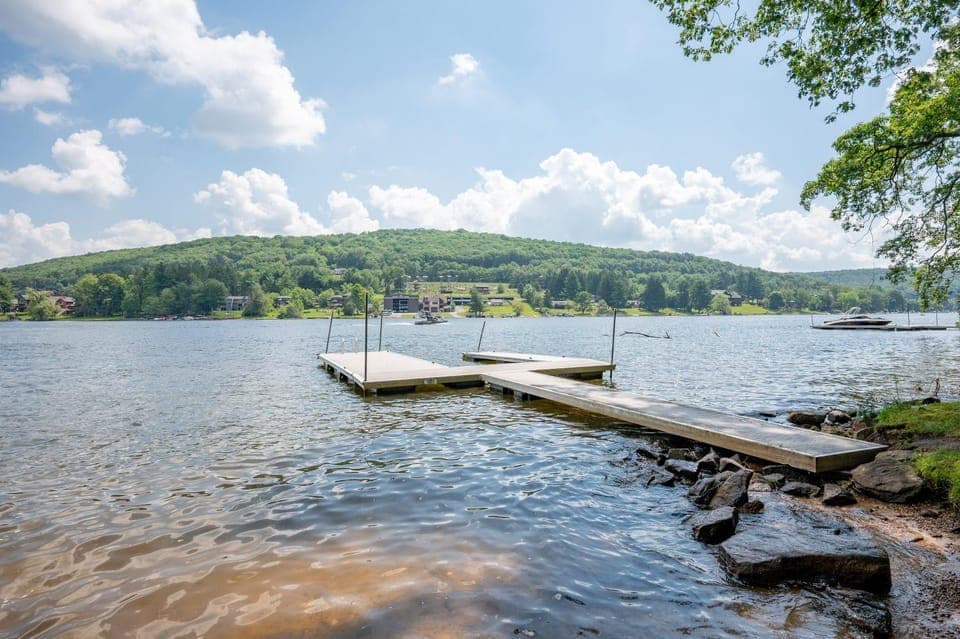 Alpine Dreaming by Railey Vacations House in McHenry