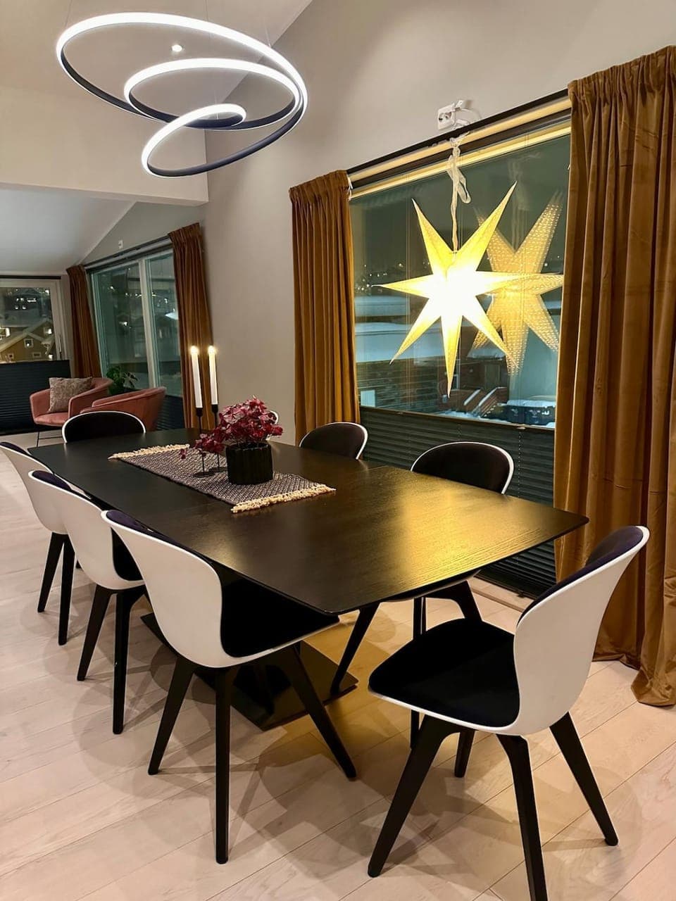 Seating area, Dining area