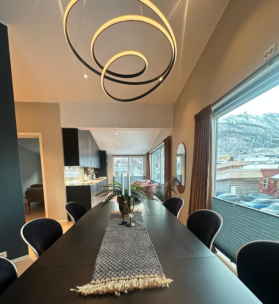 Kitchen or kitchenette, Living room, Seating area, Dining area