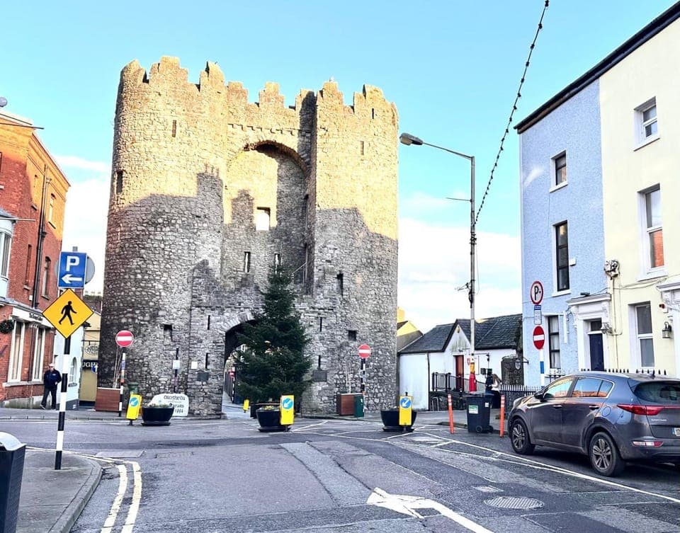 Neighbourhood, Landmark view