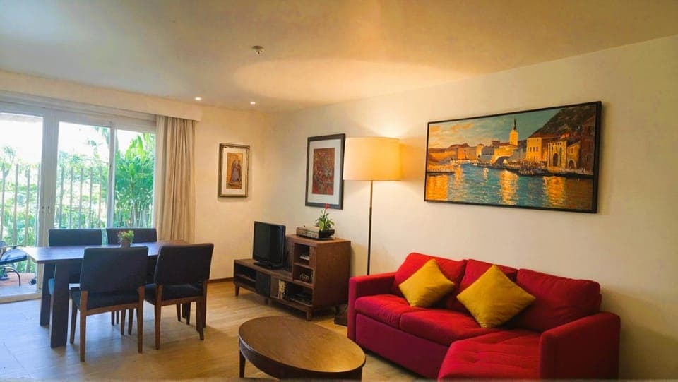 Living room, Dining area