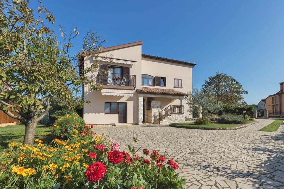 Property building, Garden