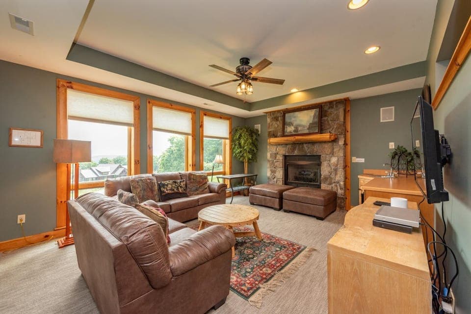 Double Diamonds House in McHenry