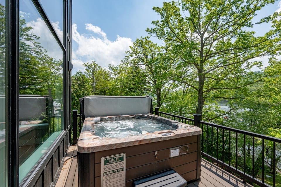 Edgewater Escape House in McHenry