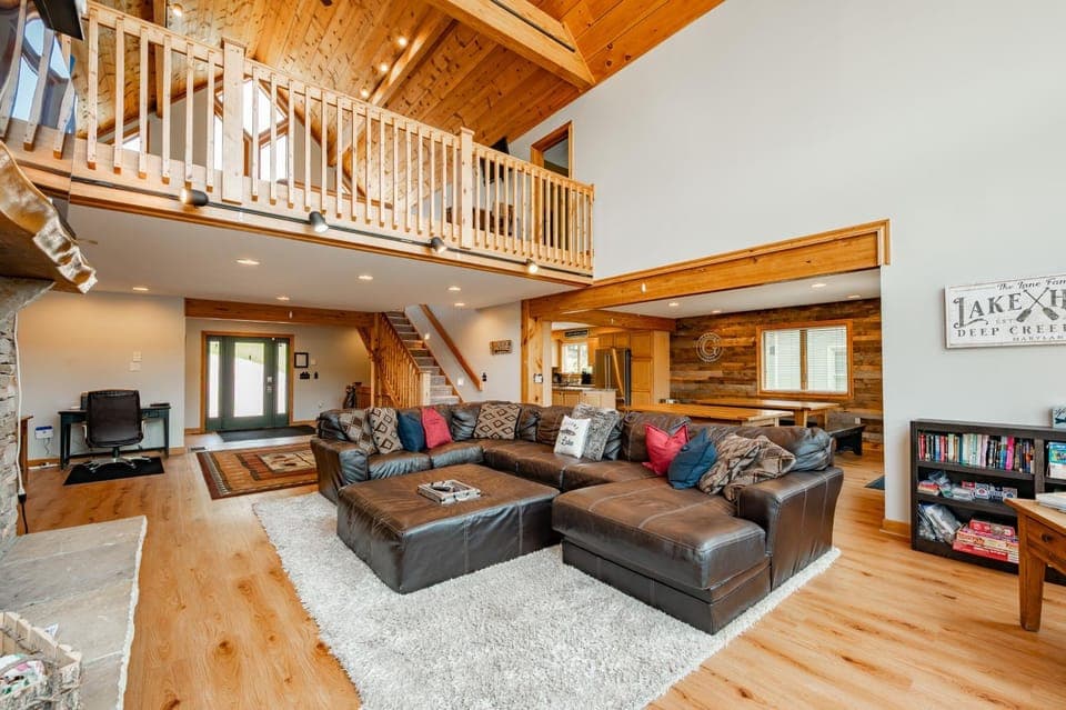 Grandview Lodge House in McHenry
