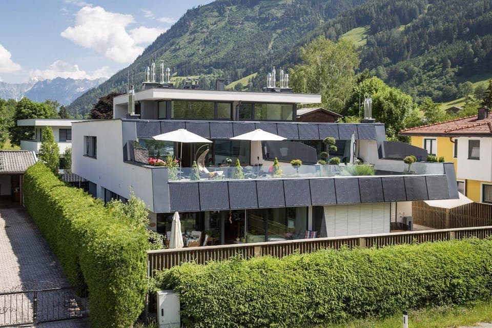 Property building, Facade/entrance, Off site