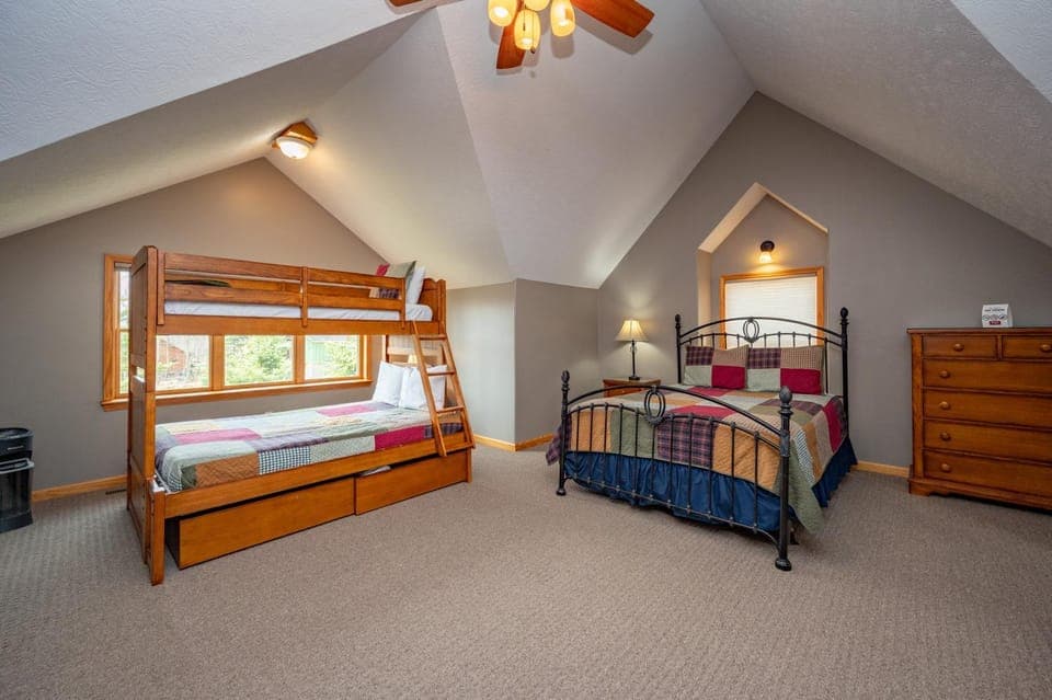 Snowshoe Summit House in McHenry