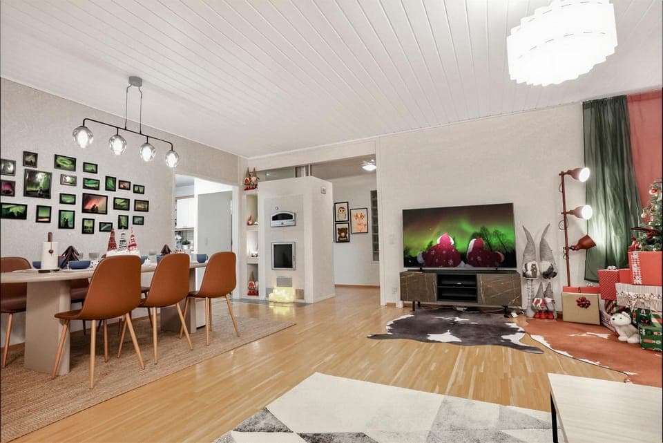 Living room, Dining area