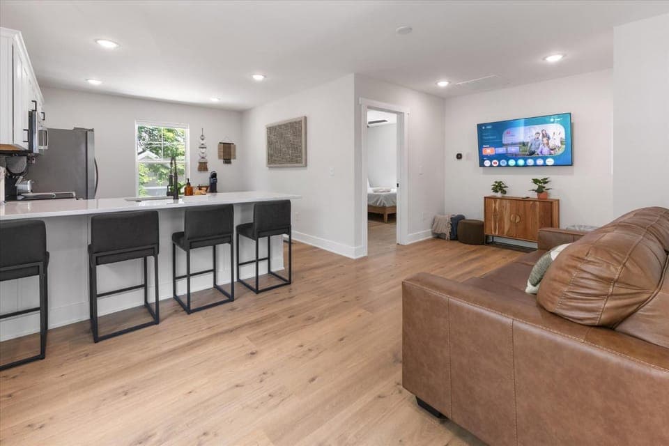 Lux House & Carriage house Furnished for Comfort House in Indianapolis