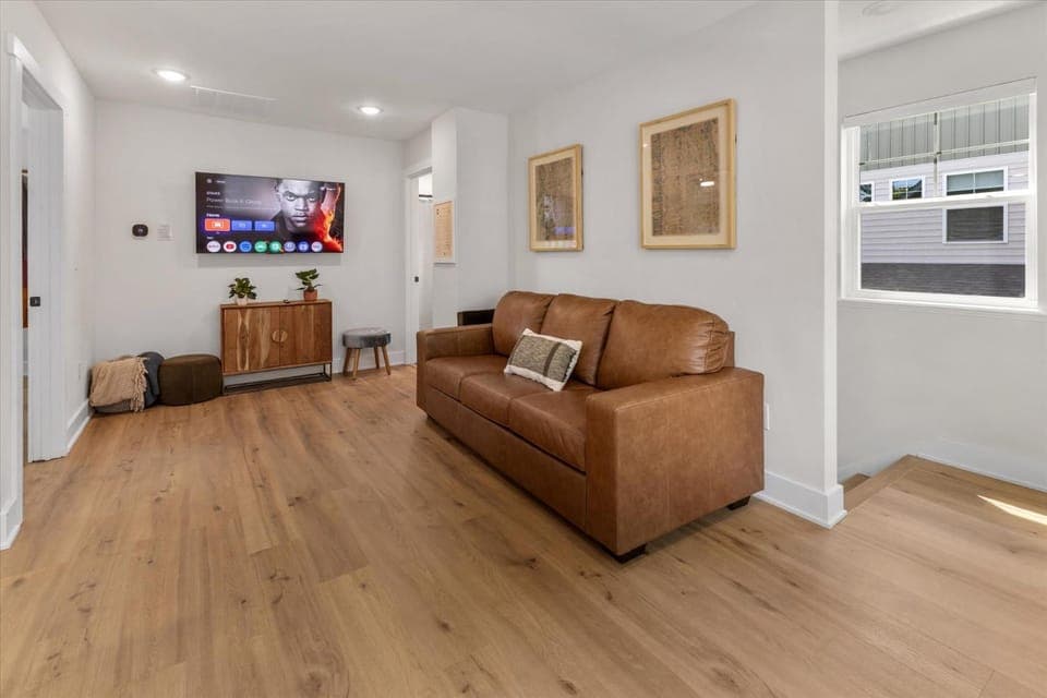 Lux House & Carriage house Furnished for Comfort House in Indianapolis