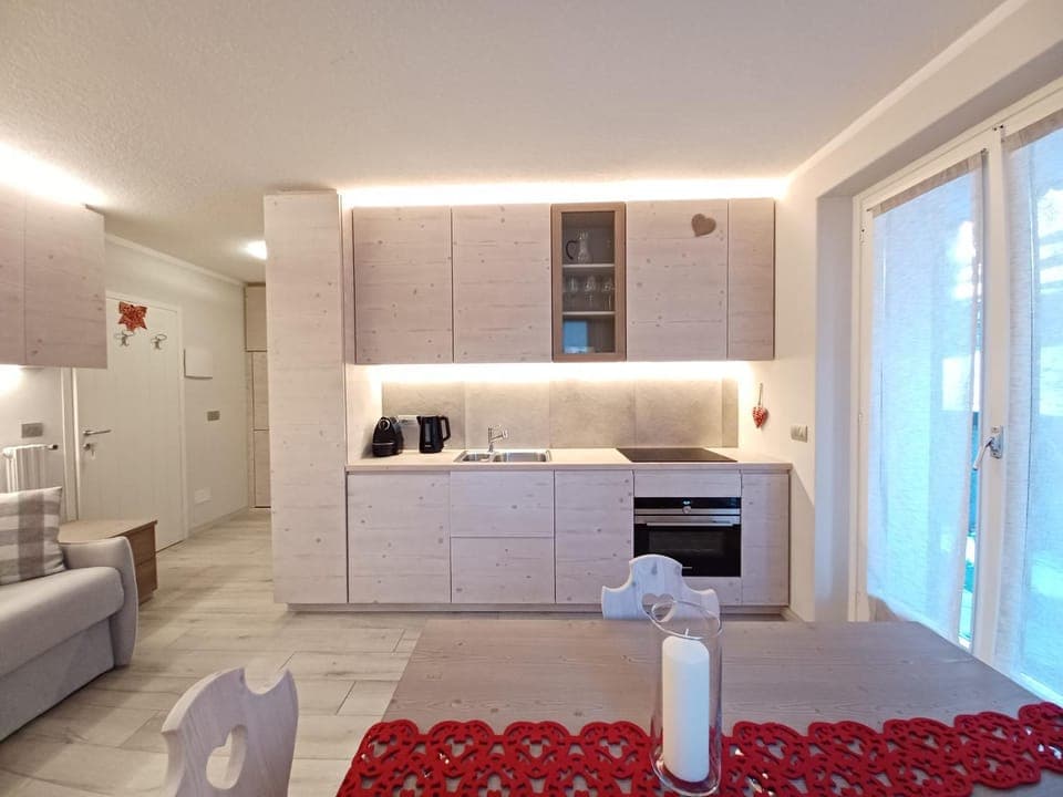 Kitchen or kitchenette, Living room, stove