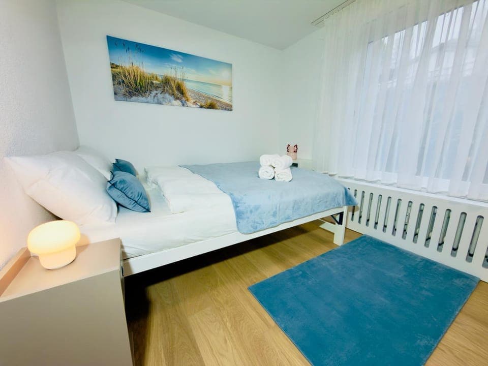 Bed, Photo of the whole room, Bedroom, towels