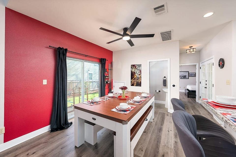 Seating area, Dining area