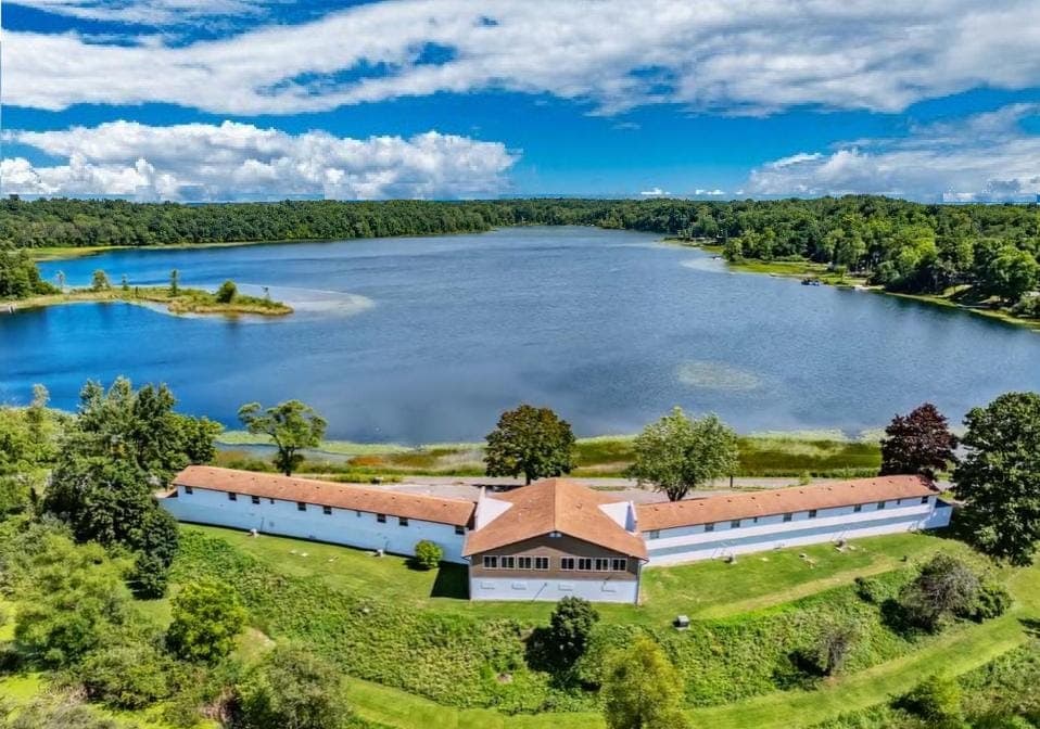 Fox Lakeview Lodge - Angola House in Indiana