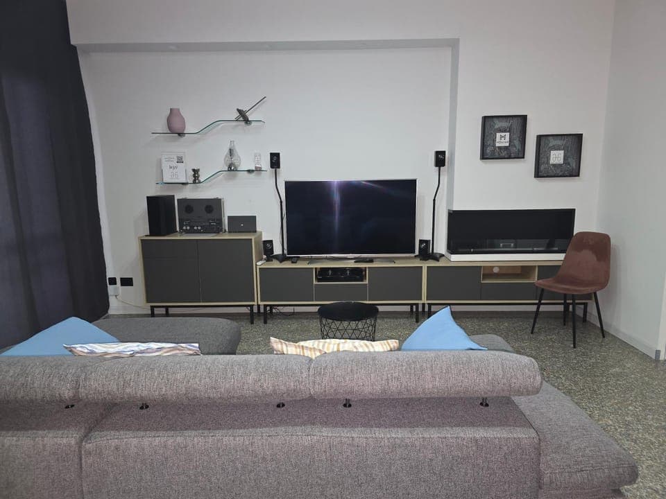Communal lounge/ TV room