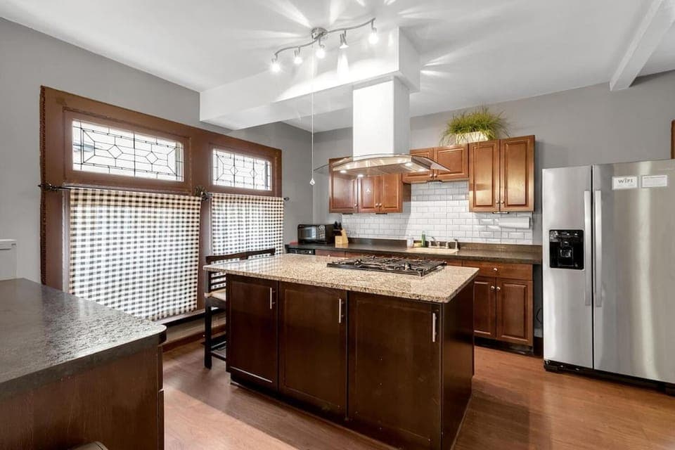 Kitchen or kitchenette, dishwasher, oven, stove