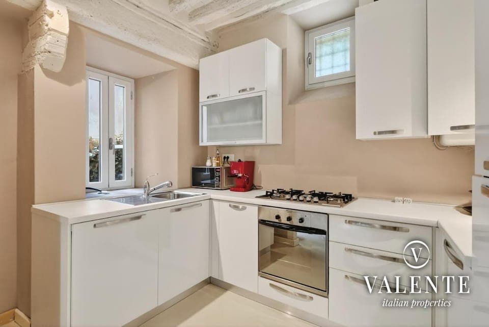 Kitchen or kitchenette, dishwasher, minibar, oven, stove, toaster