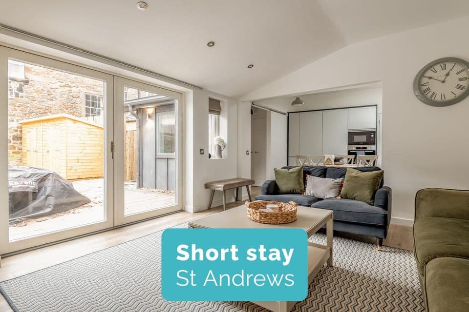 Communal lounge/ TV room, Living room